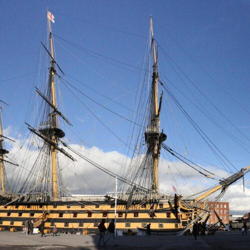 HMS Victory at Portsmouth por Cimosteve via Wikipedia